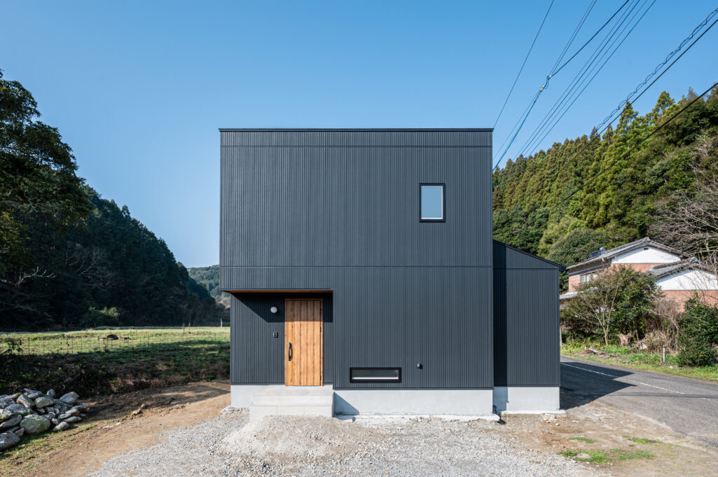 かっこいい外観×ナチュラルな内装のお家